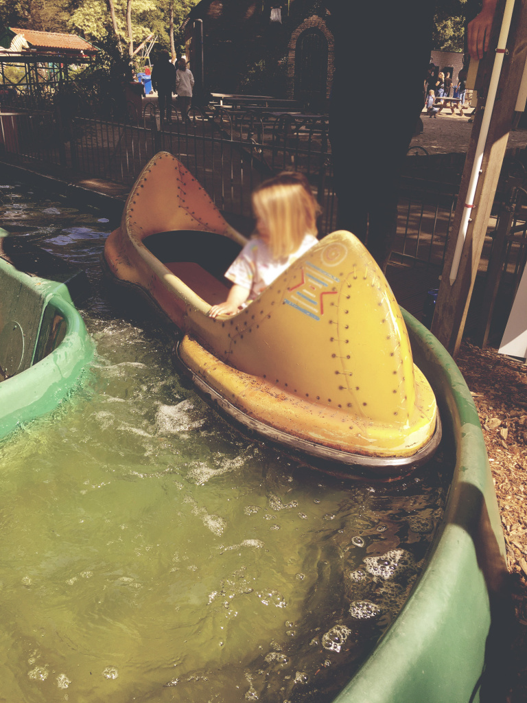 Bootje varen attractiepark De Waarbeek