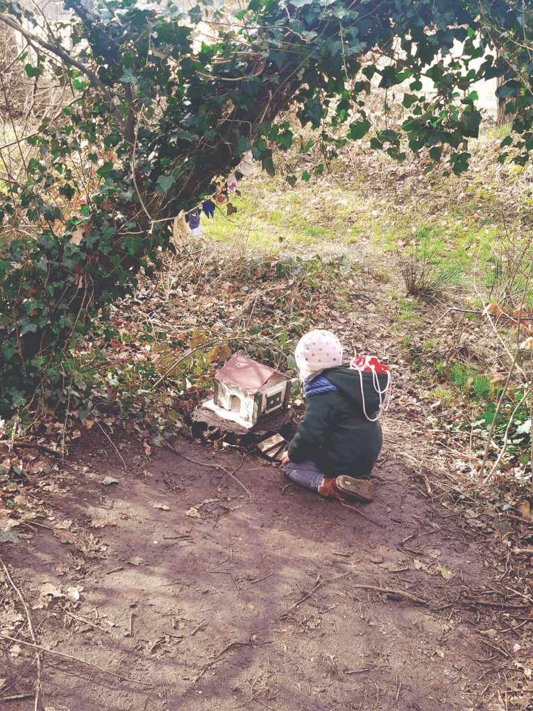 Kabouterhuisjes zoeken, jong op avontuur