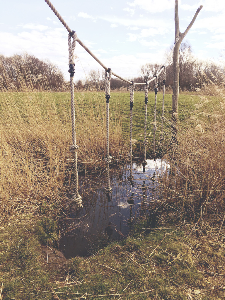 Over water met touwen