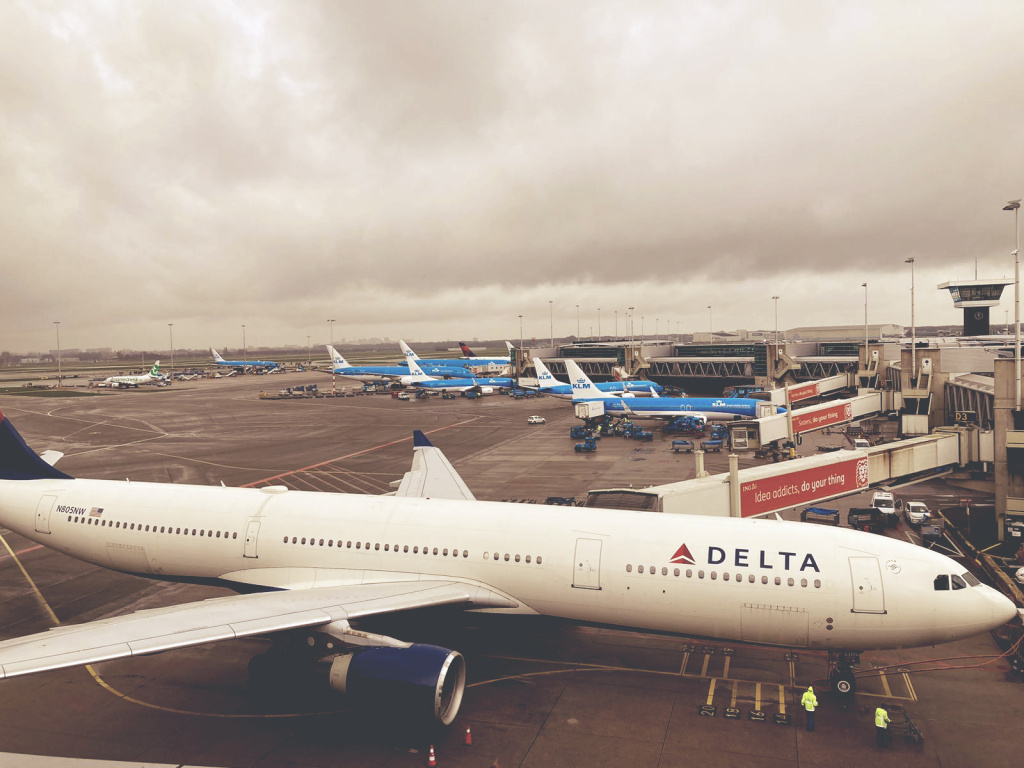 Vliegtuigen kijken op schiphol
