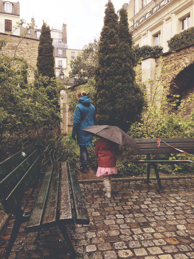 In de regen in Parijs 